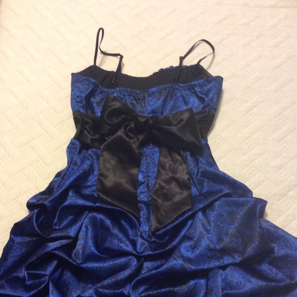 💕Ruby Rox Ruched Spaghetti Strap Dress💕 - Picture 4 of 5